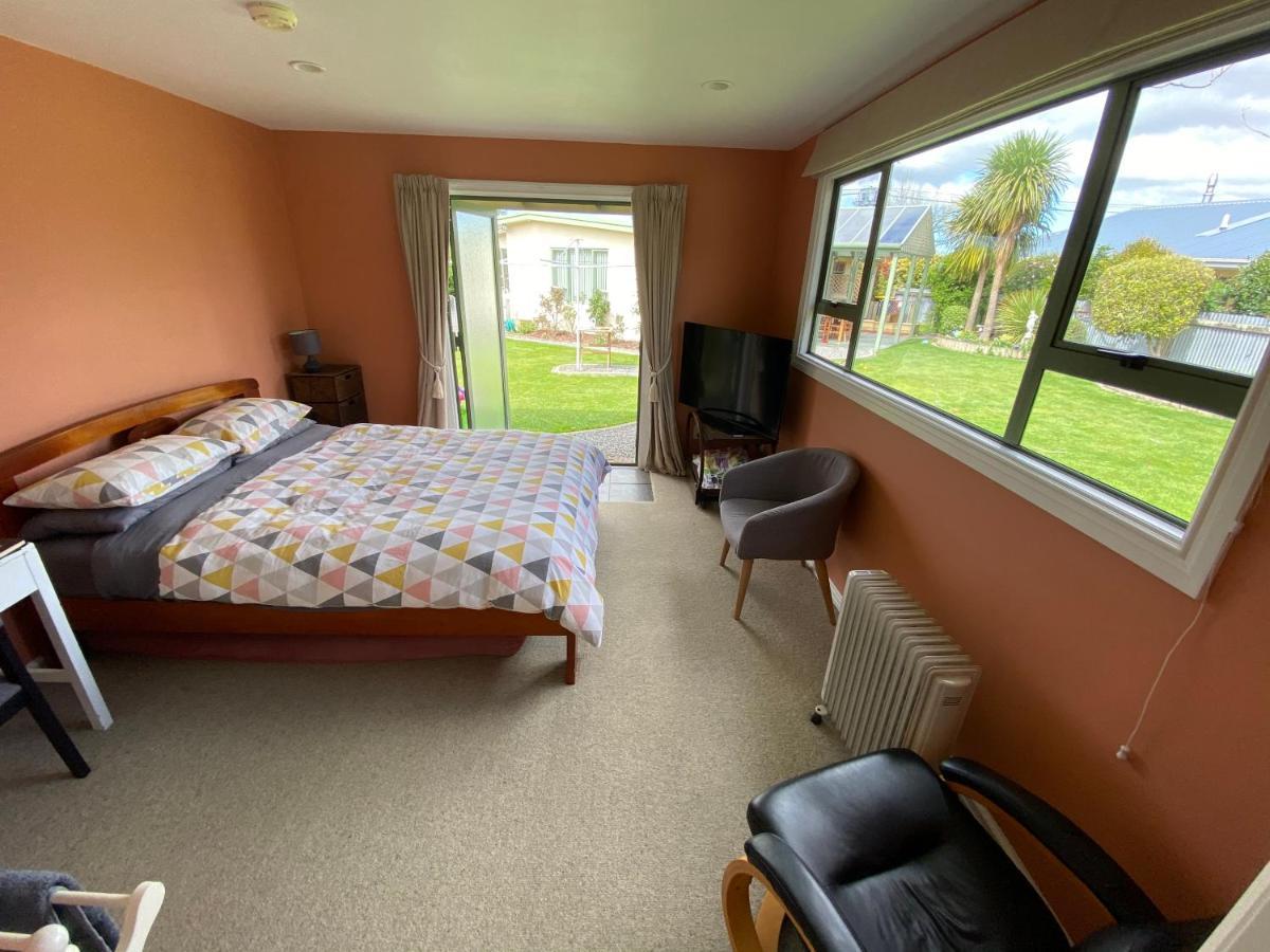 Cosy, Central Greytown Sleepout Eksteriør bilde