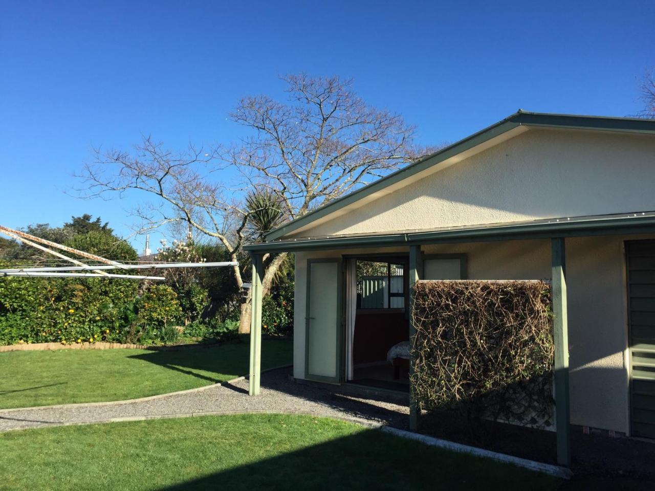 Cosy, Central Greytown Sleepout Eksteriør bilde